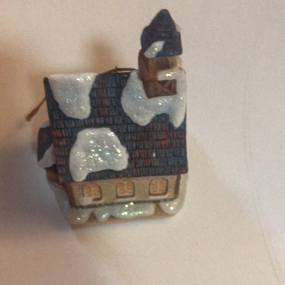 M. J. Hummel Candlelight Church ornament - Picture 6 of 11